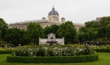 Посещение розария в Volksgarten в Вене.